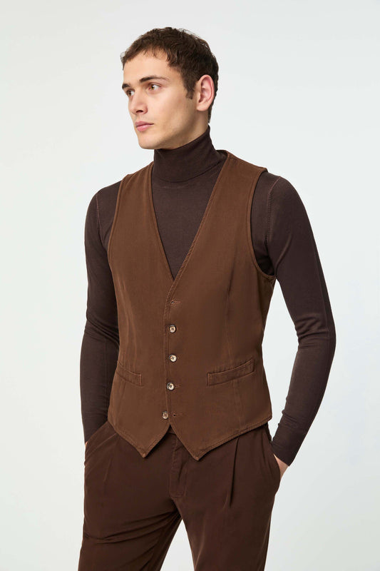 Garment-dyed MIKE waistcoat in brown