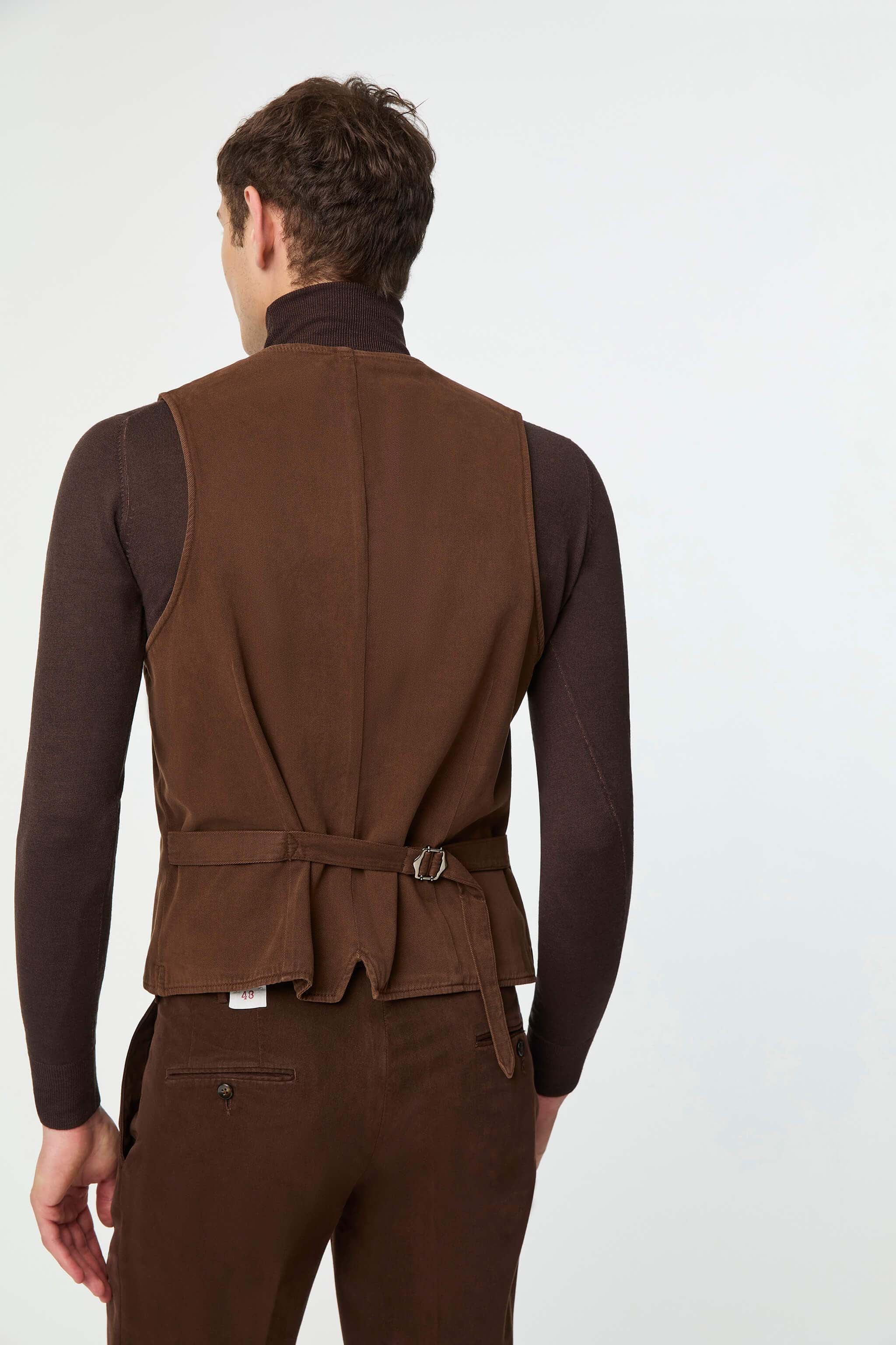 Garment-dyed MIKE waistcoat in brown