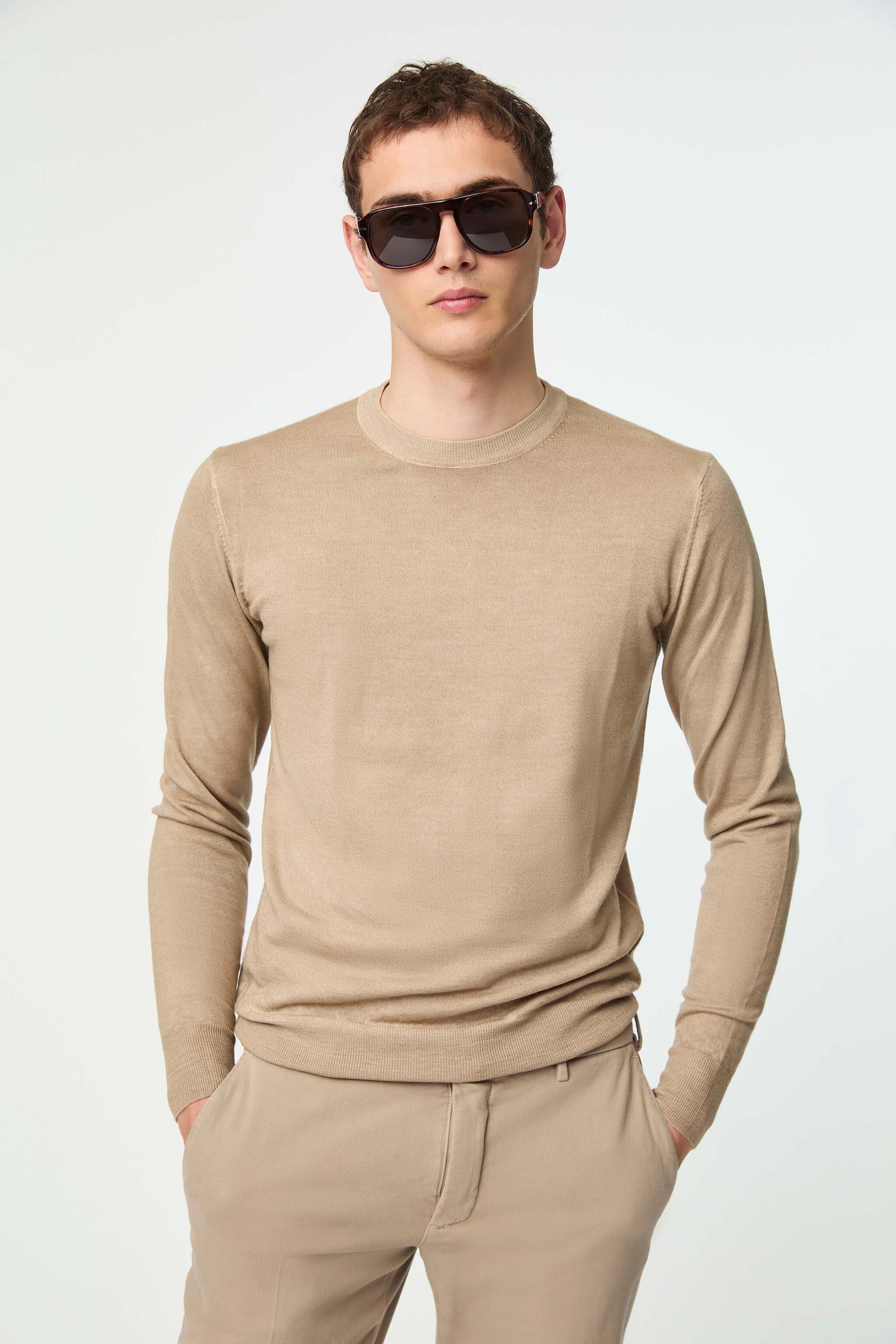 Garment-dyed crewneck In beige