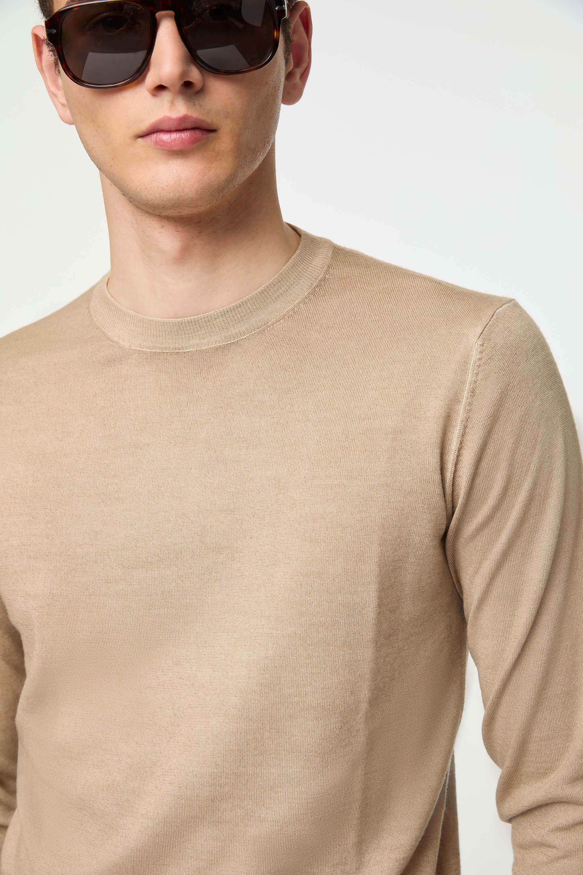 Garment-dyed crewneck In beige