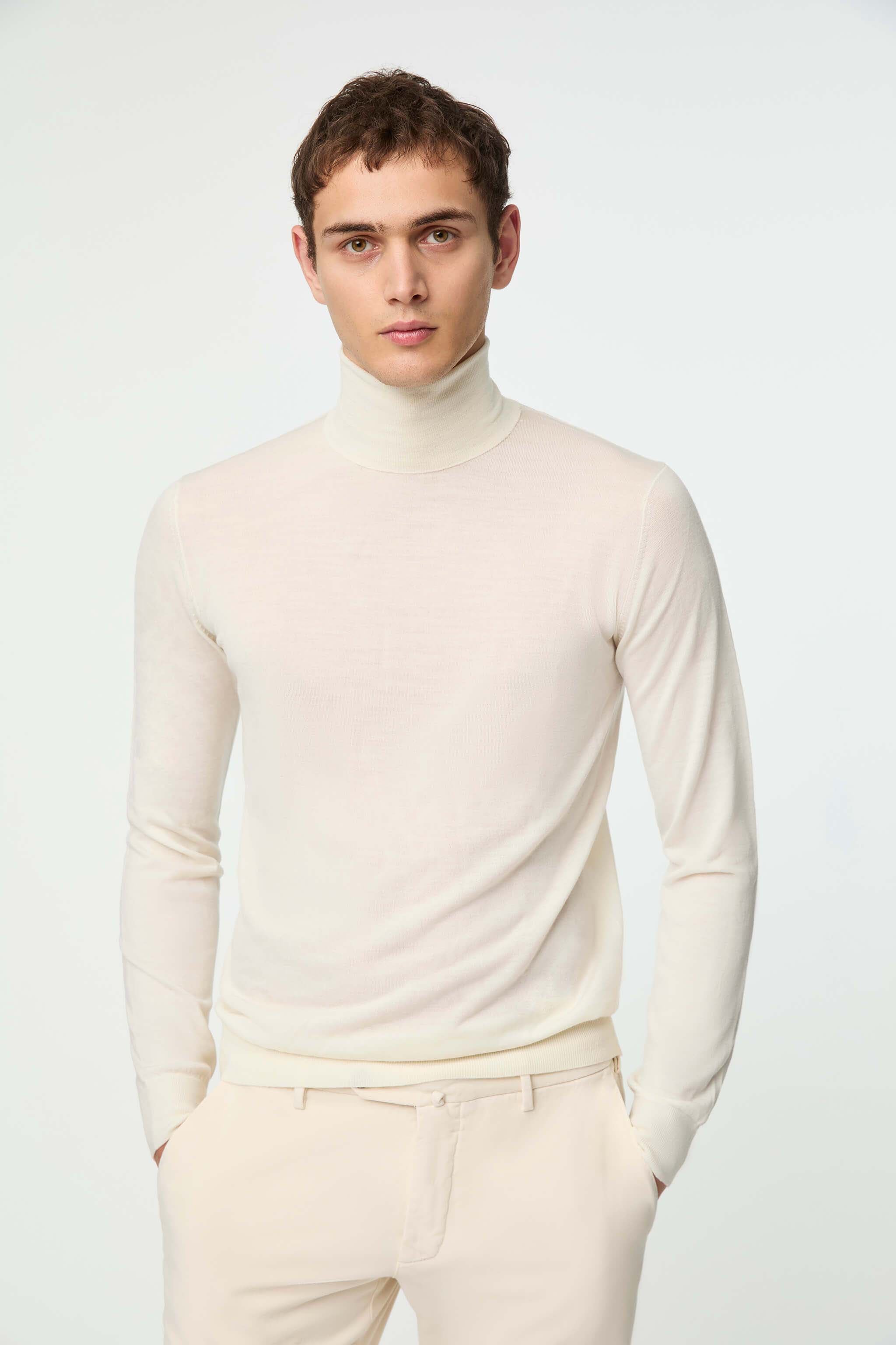 Ultralight wool turtleneck off-white