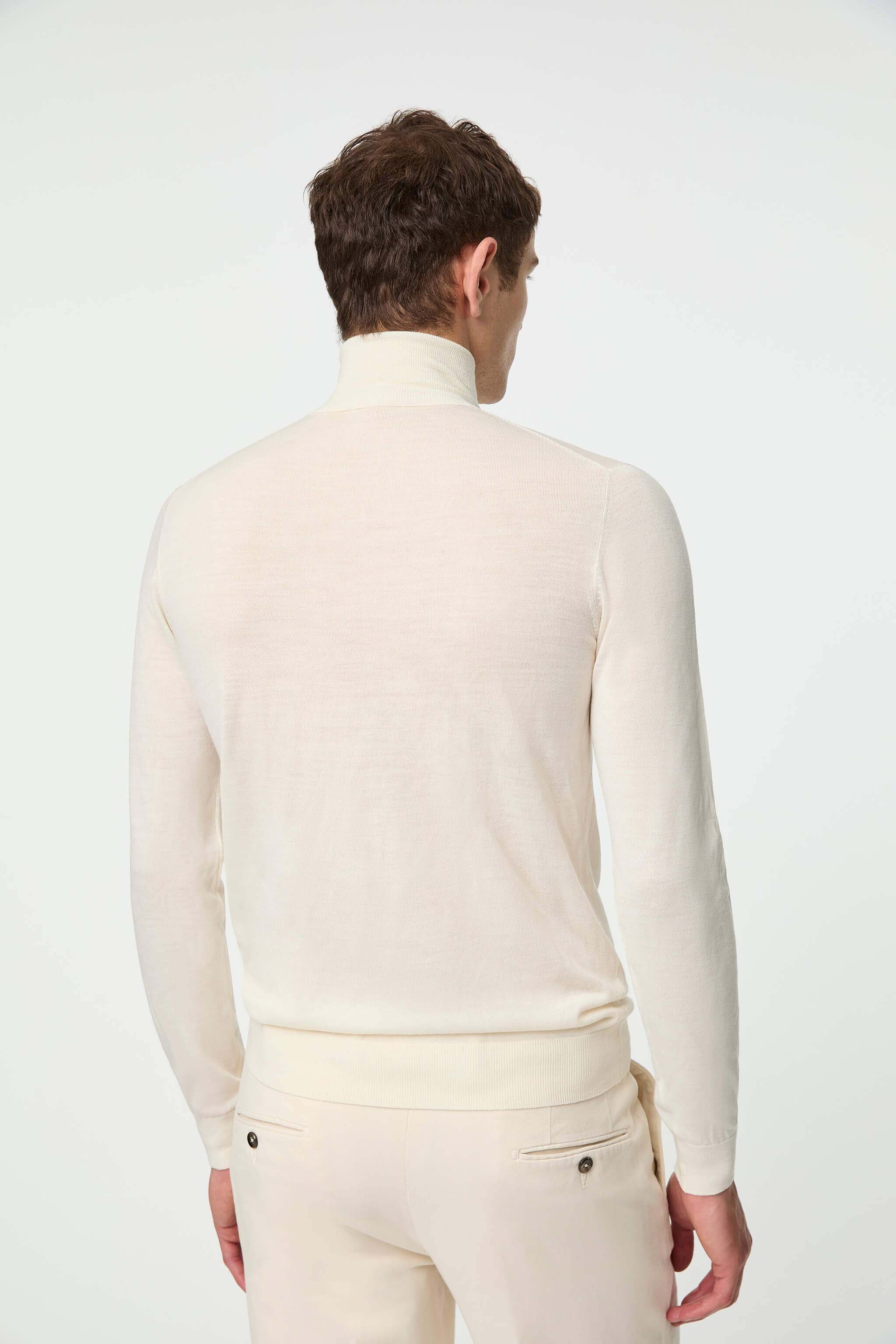 Ultralight wool turtleneck off-white