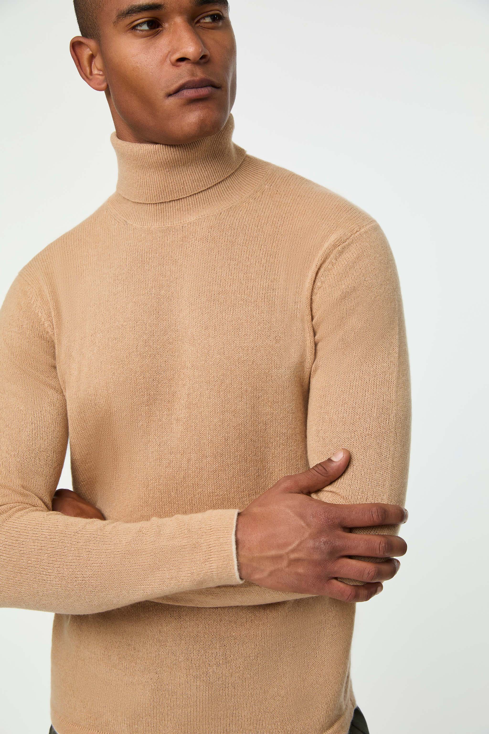 Cashmere turtleneck in beige