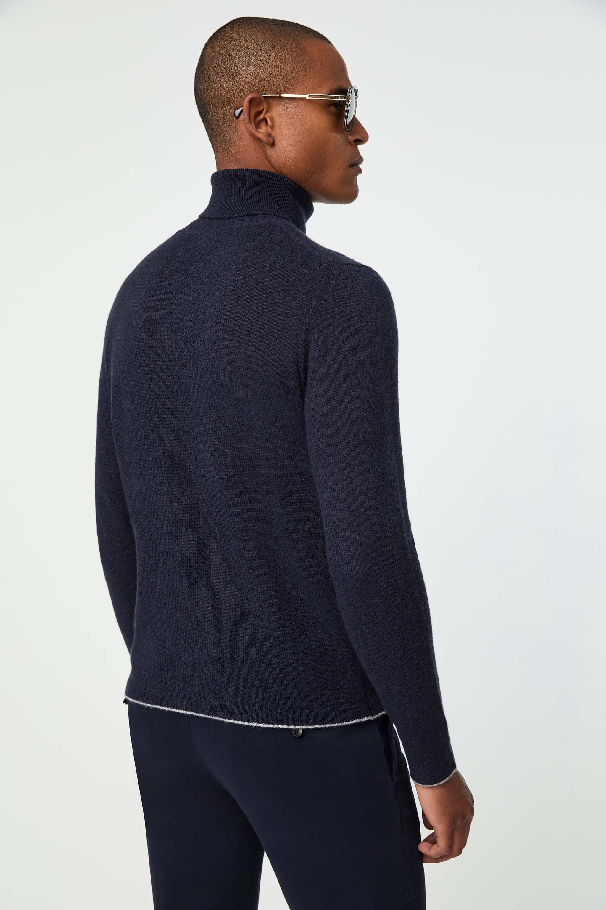 Cashmere turtleneck in airforce blue