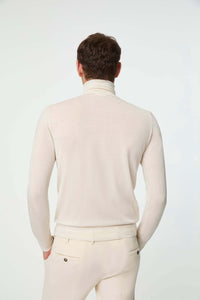 Thin-gauge turtleneck in white white