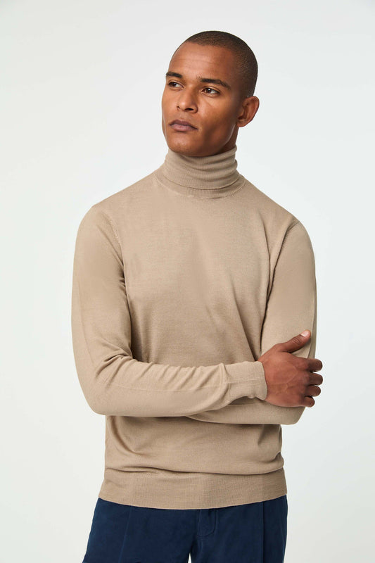 Thin-gauge turtleneck in beige