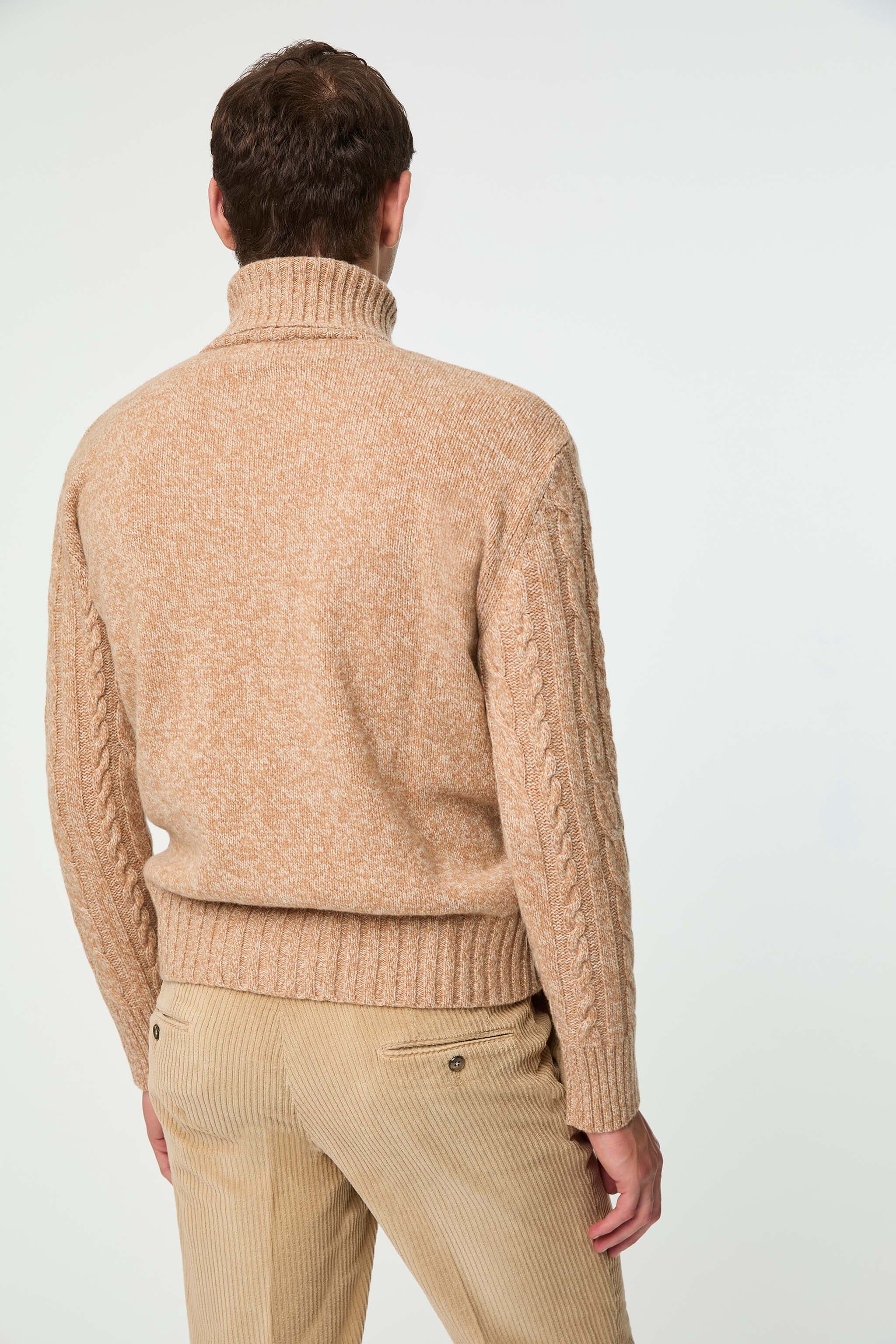 Cable knit turtleneck in beige