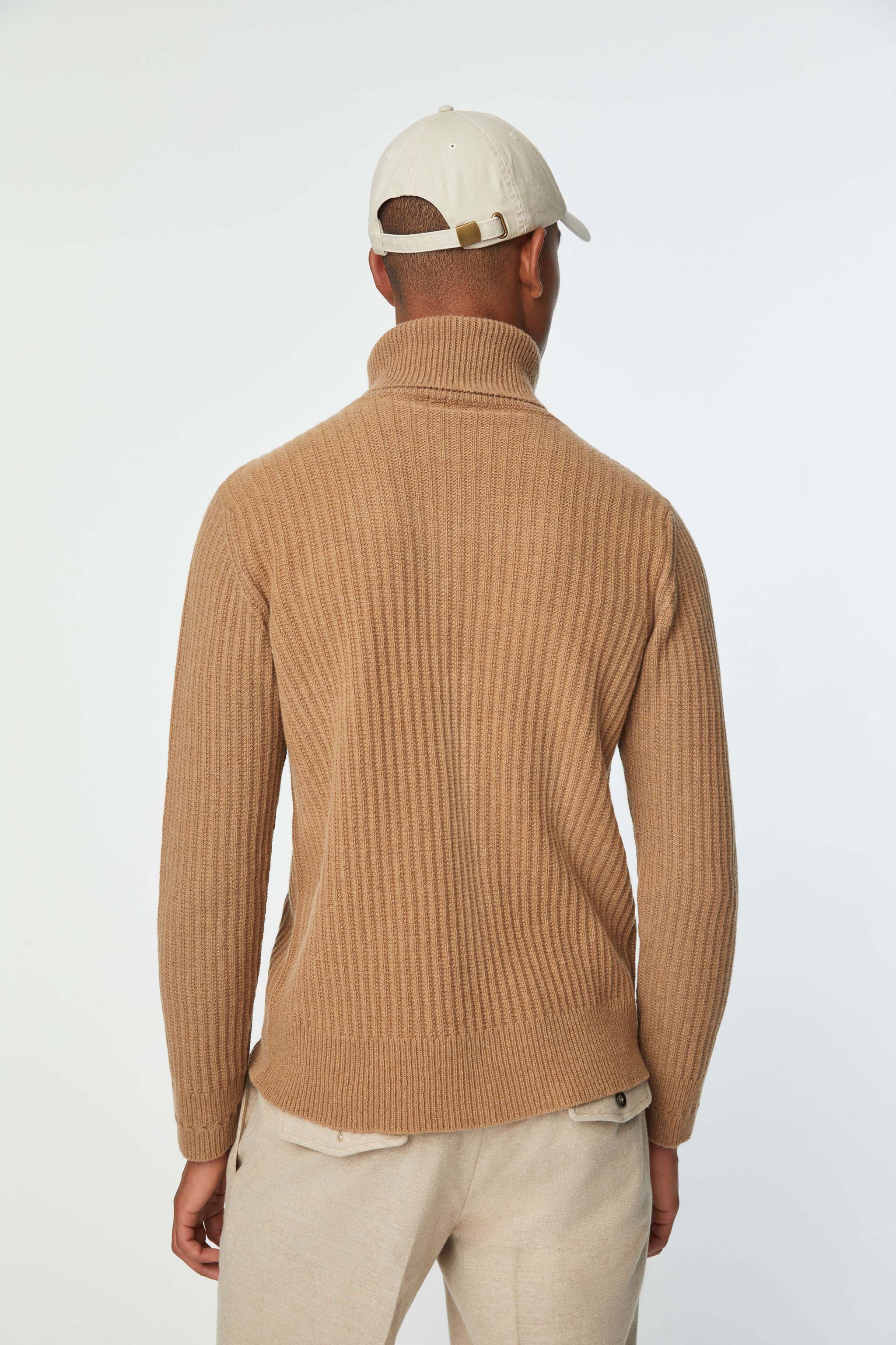 Turtleneck in camel