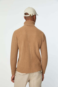 Turtleneck in camel earth