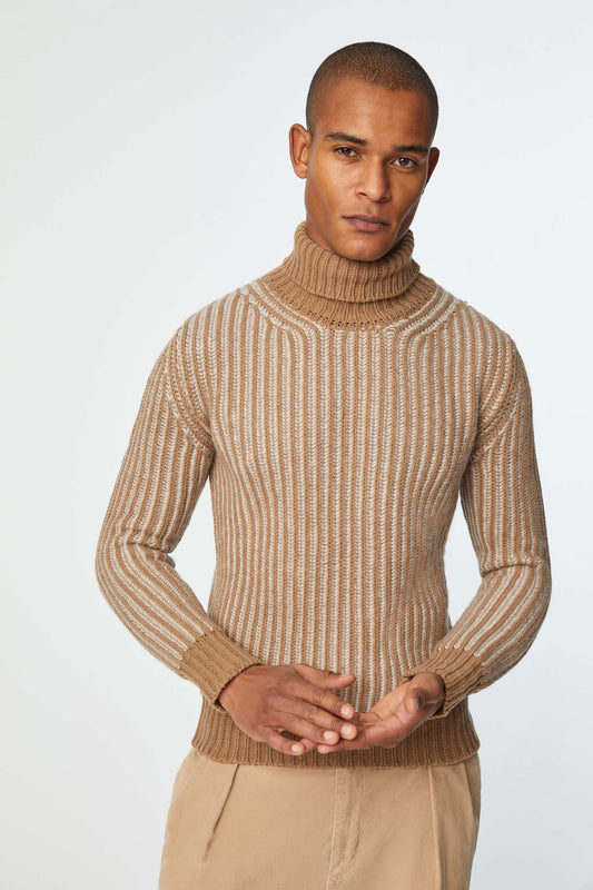 Ribbed knit turtleneck in camel