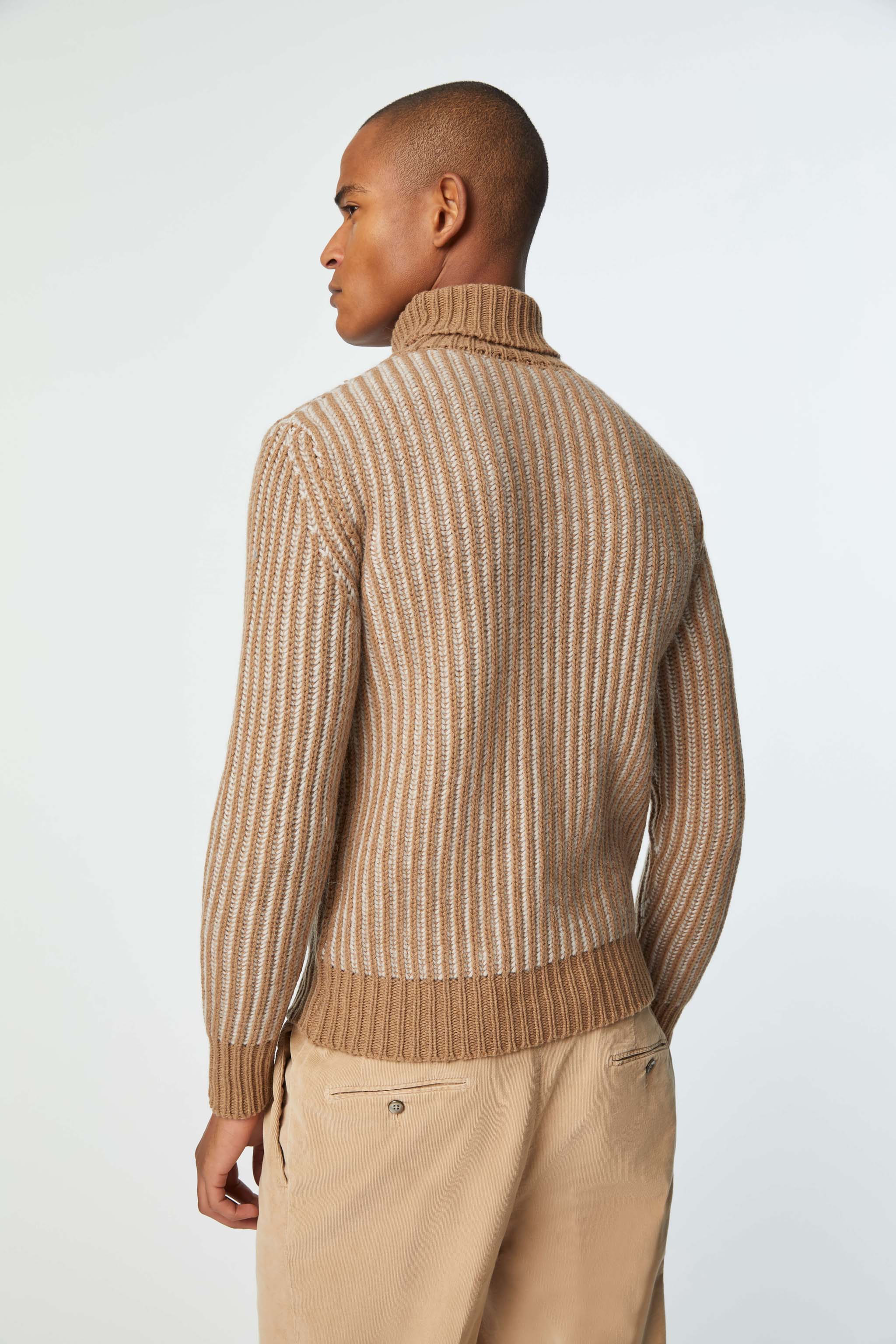 Ribbed knit turtleneck in camel