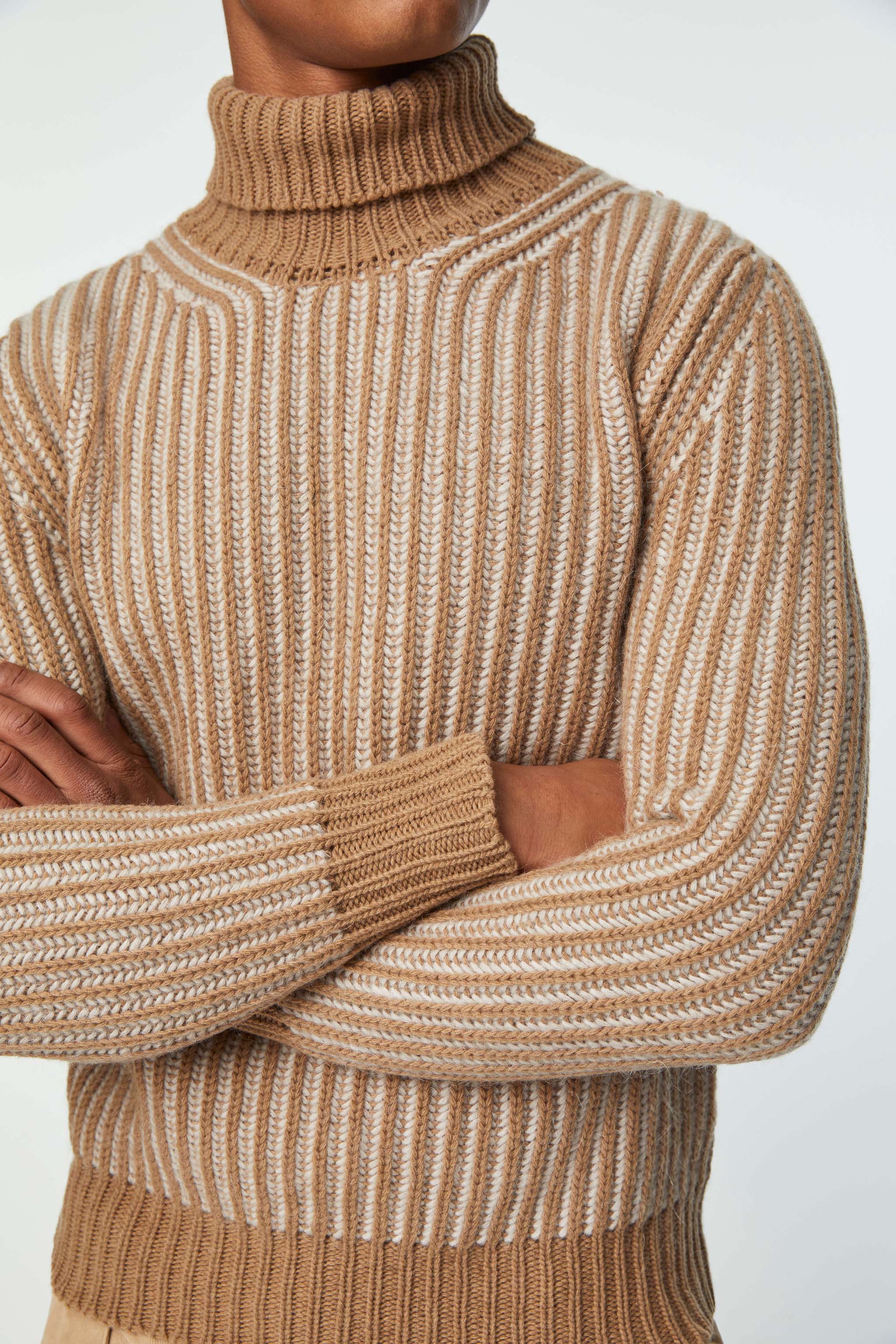 Ribbed knit turtleneck in camel