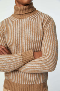 Ribbed knit turtleneck in camel earth