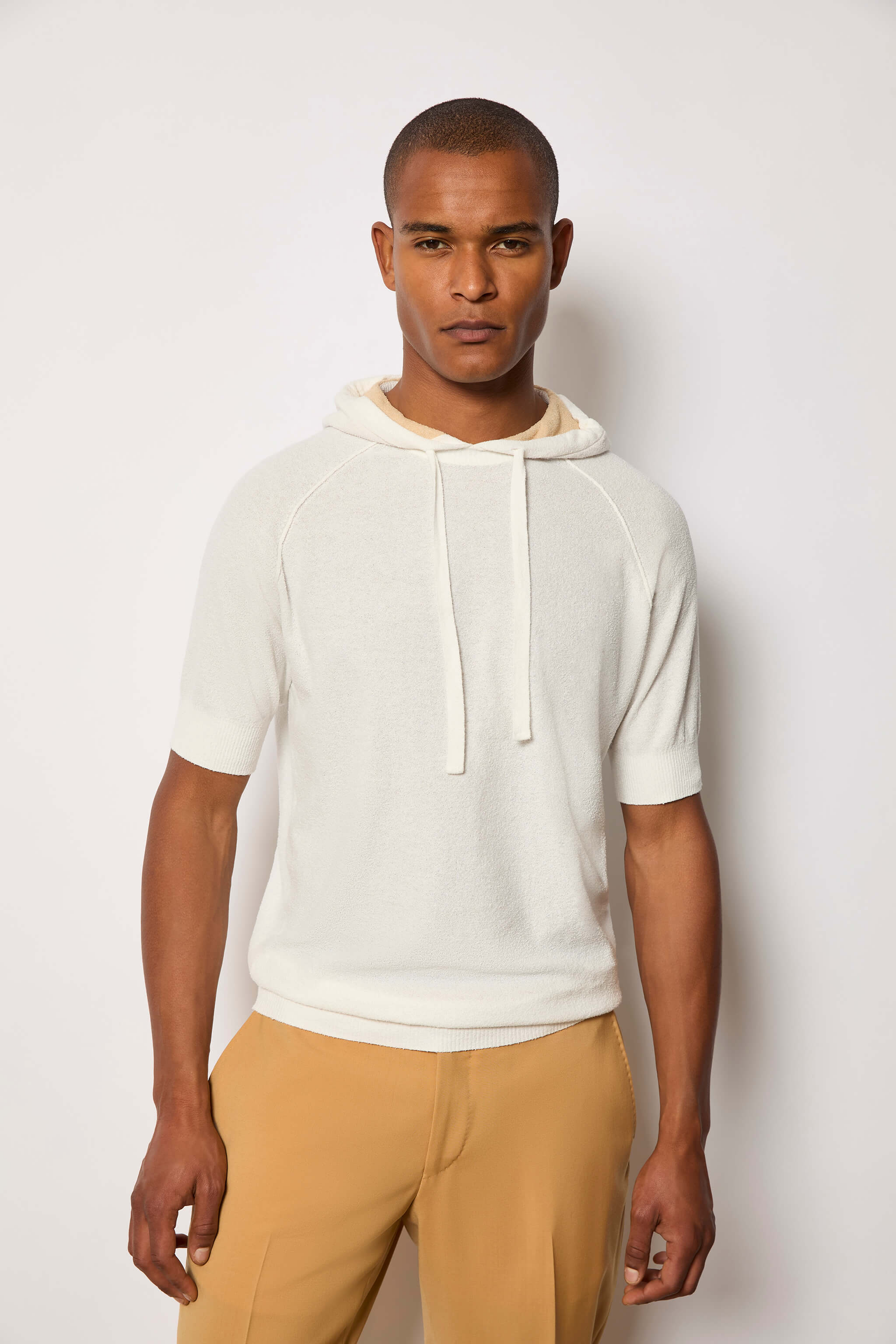 Short-sleeve hooded sweater - white