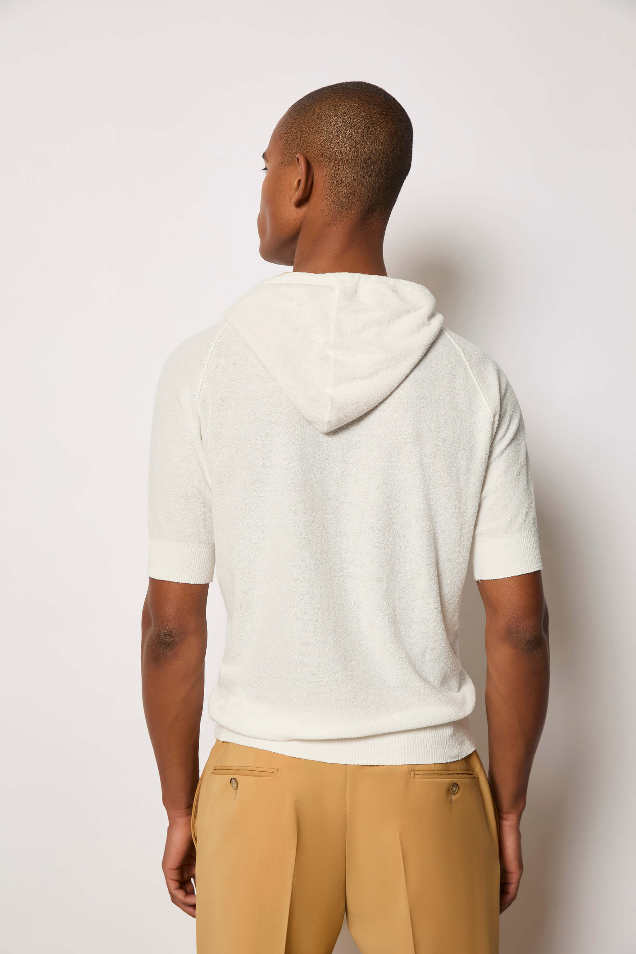 Short-sleeve hooded sweater - white