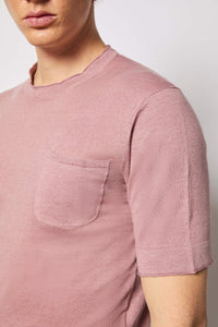 Short-sleeve t-shirt with a chest pocket - pink pink