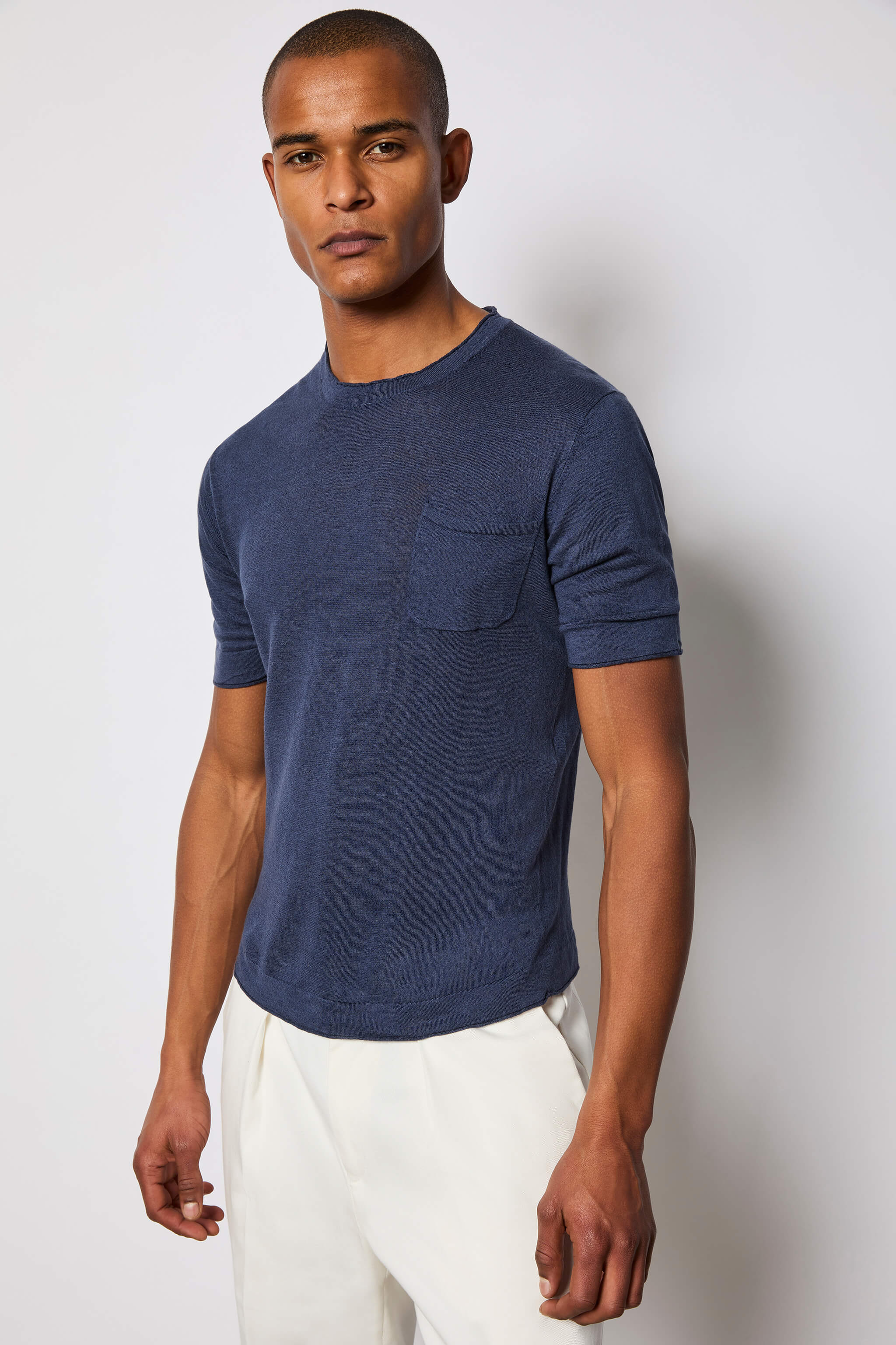 Short-sleeve T-shirt with a chest pocket - blue