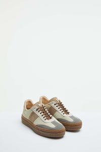 Sneaker stringate bianco latte dettagli in contrasto beige