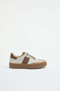 Beige lace-up sneakers with contrasting details brown