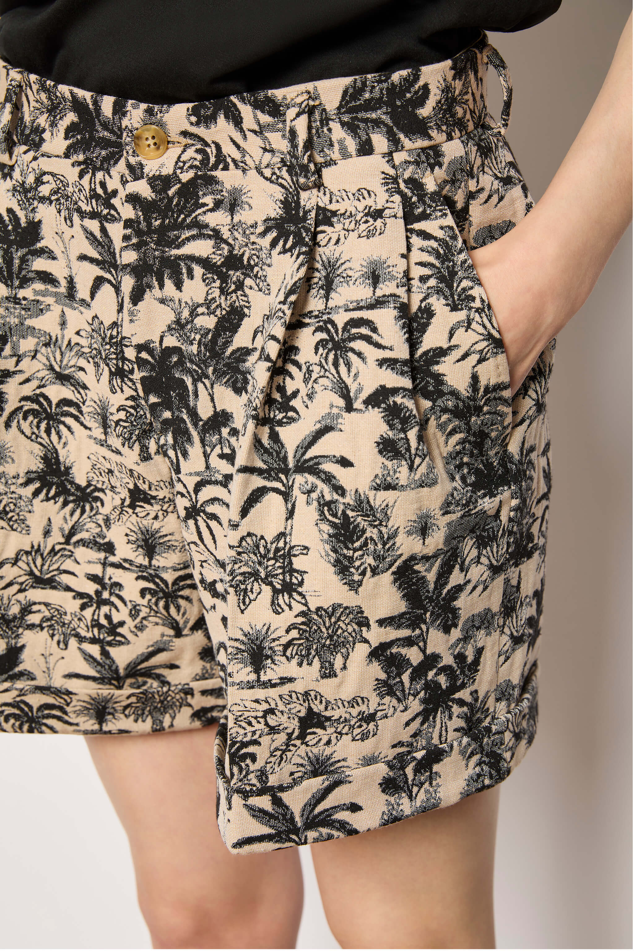 MANU shorts untreated - palm tree print