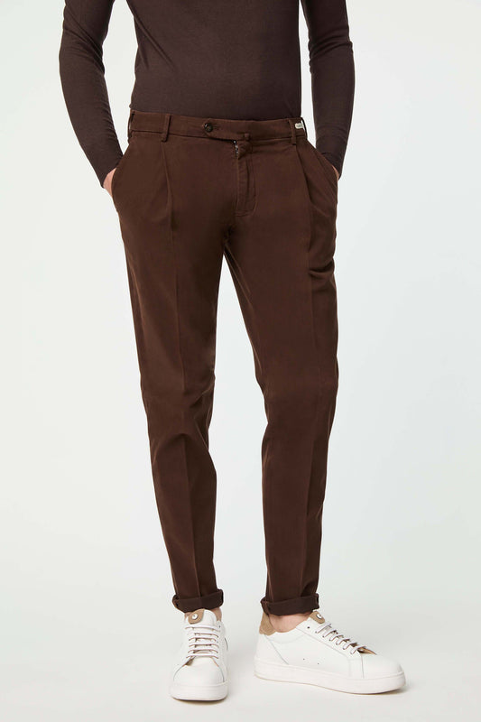 Garment-dyed MUDDY pants in brown