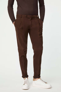 Garment-dyed muddy pants in brown brown