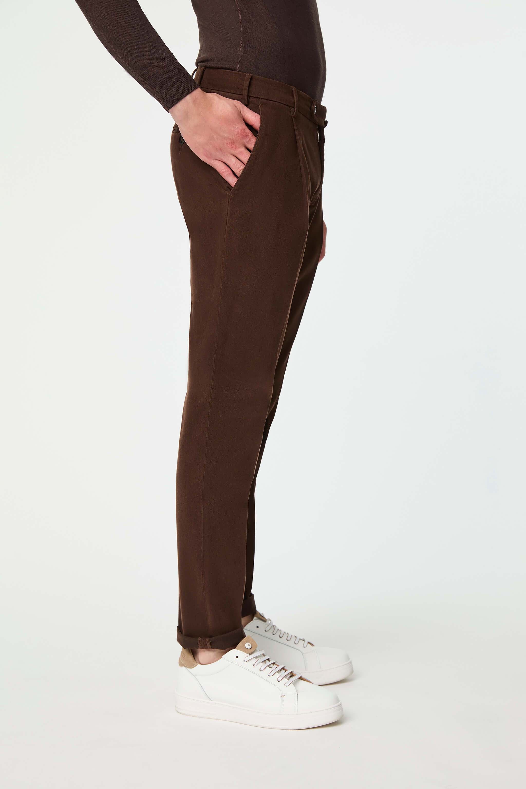 Garment-dyed MUDDY pants in brown