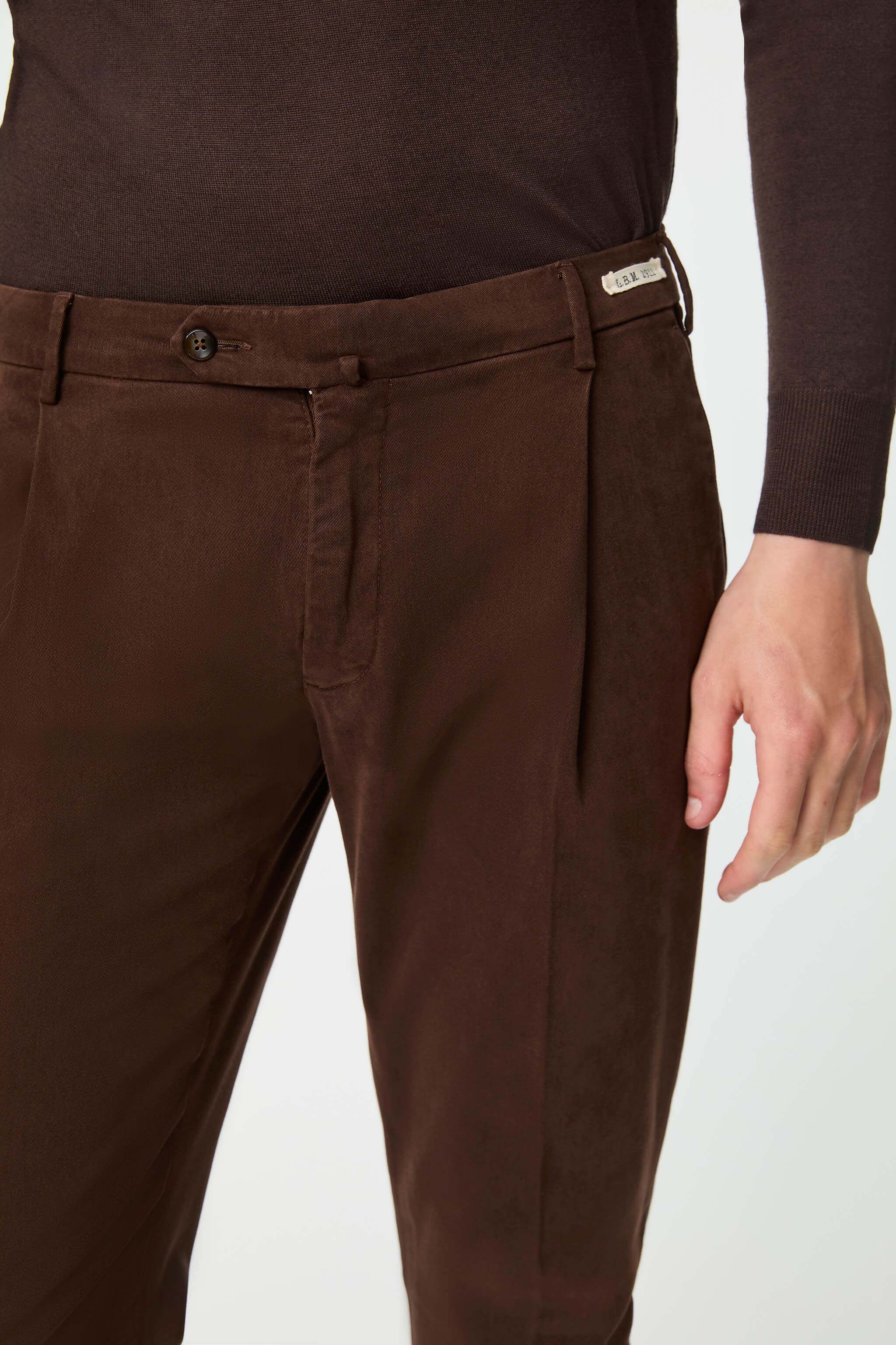 Garment-dyed MUDDY pants in brown