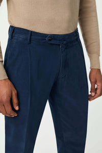 Garment-dyed muddy pants in blue blue