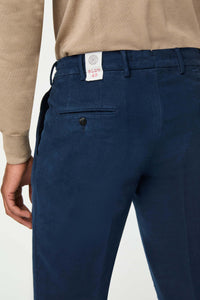 Garment-dyed muddy pants in blue blue