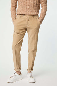 Garment-dyed elton pants in beige earth