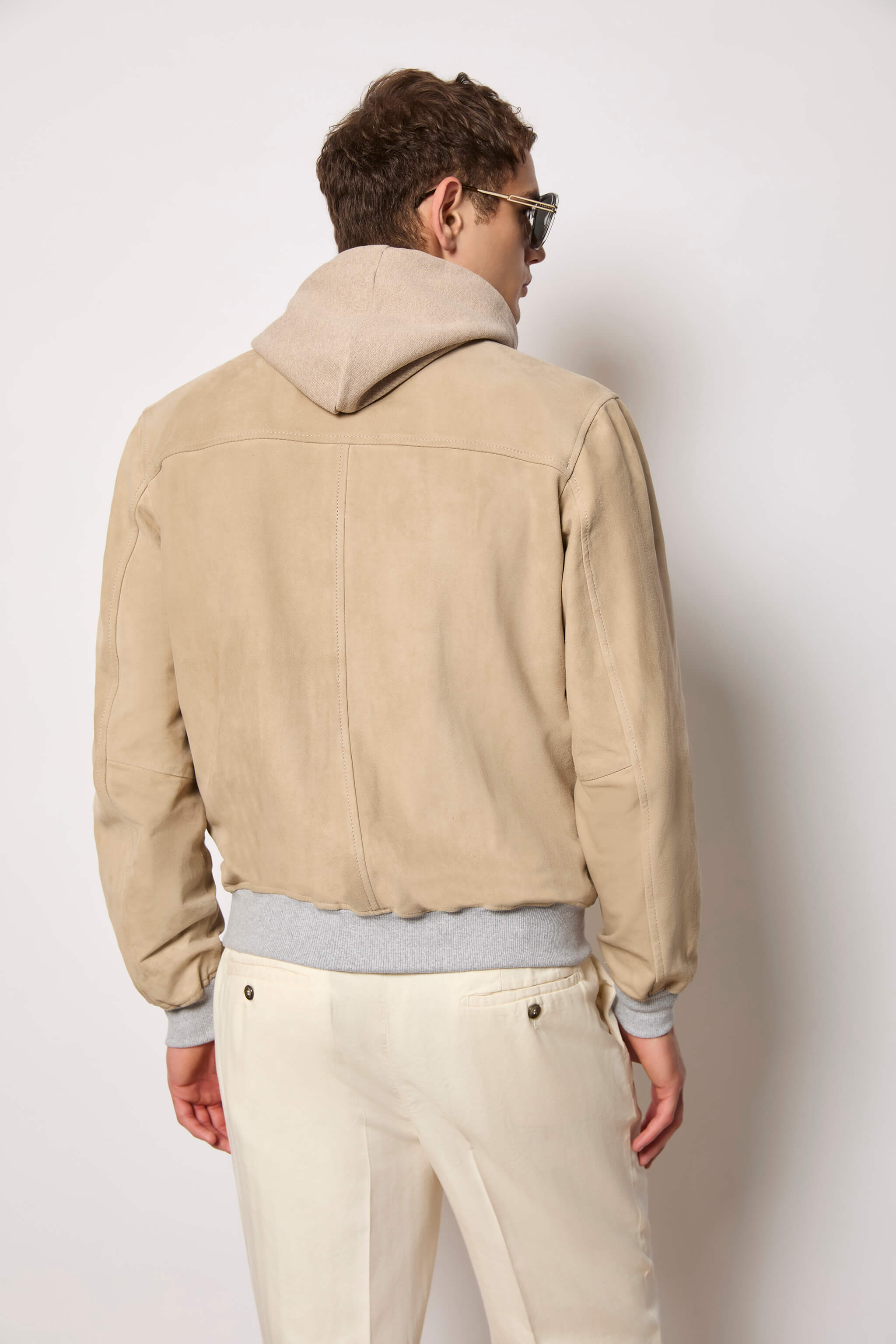 Giubbino con zip in suede beige