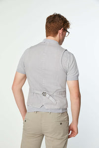 Garment-dyed mike vest in gray light grey