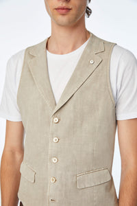 Garment-dyed oscar vest in beige beige