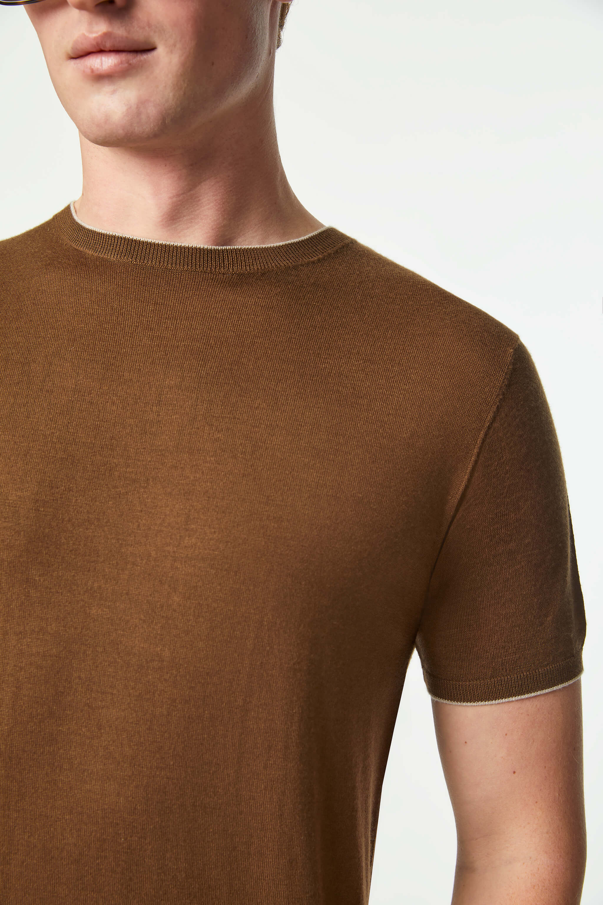 Short sleeve shirt with contrast Brown details