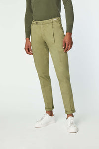 Garment-dyed muddy pants in green light green