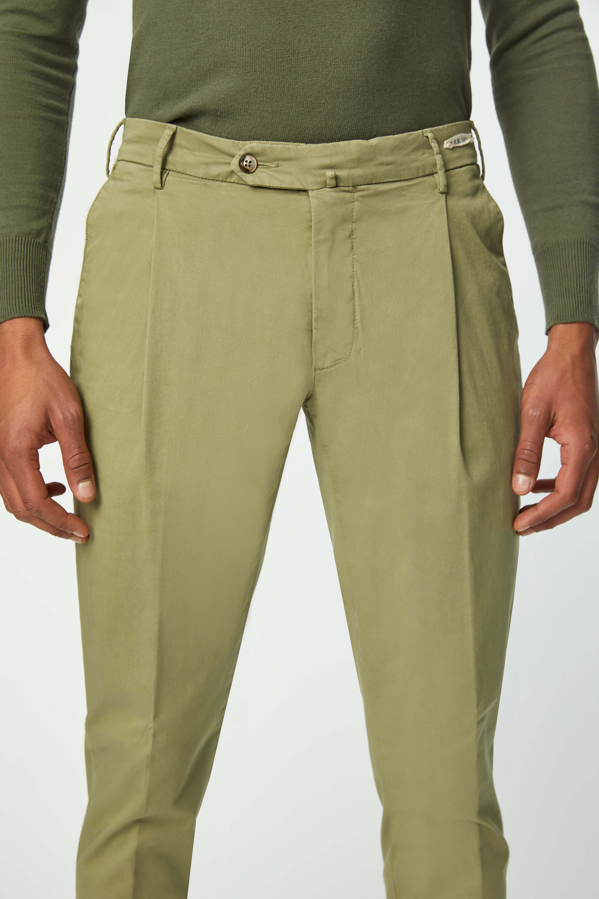Garment-dyed MUDDY pants in Green